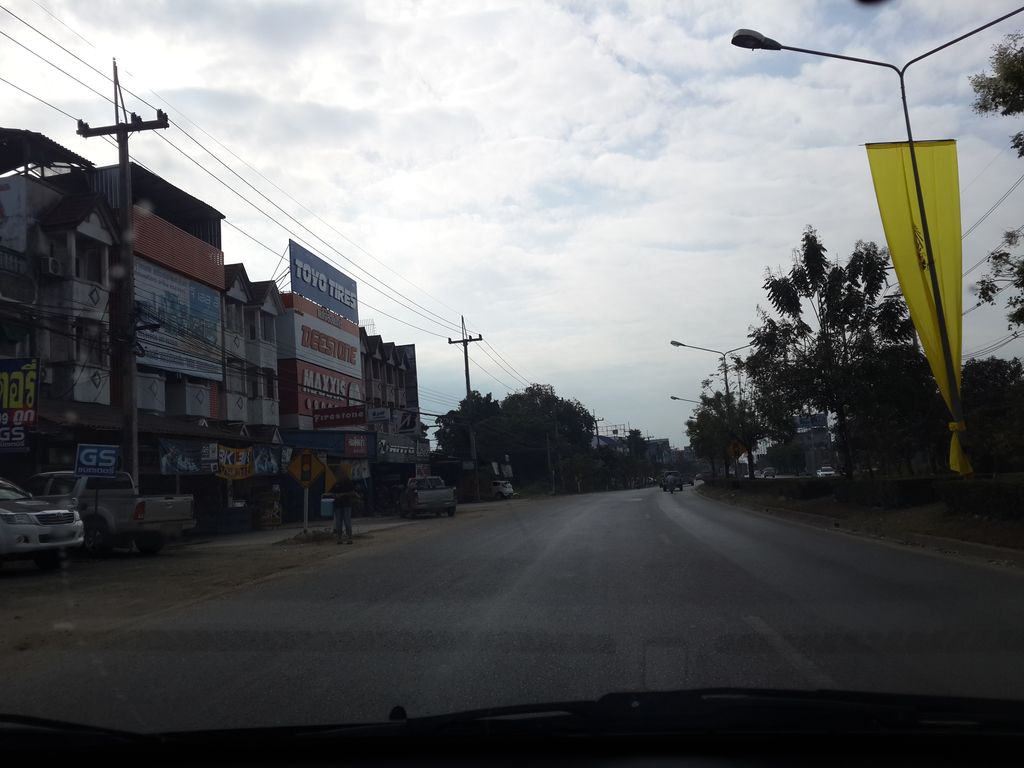 ภาพถนนตรงที่ คิว แบตเตอรี่ แม่โจ้ - Q Battery Shop ตั้งอยู่ ถ่ายโดย mishari พ.ศ. 2557 (2014) · A street-level view of where คิว แบตเตอรี่ แม่โจ้ - Q Battery Shop stands, by mishari in 2557 (2014)
