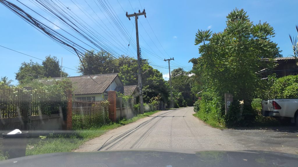 ภาพถนนตรงที่ บาร์นักเลง ณ.เวียงไผ่ ตั้งอยู่ ถ่ายโดย jrcarlsen พ.ศ. 2564 (2021) · A street-level view of where บาร์นักเลง ณ.เวียงไผ่ · Bar Nakleng Na.wiang Phai stands, by jrcarlsen in 2564 (2021)