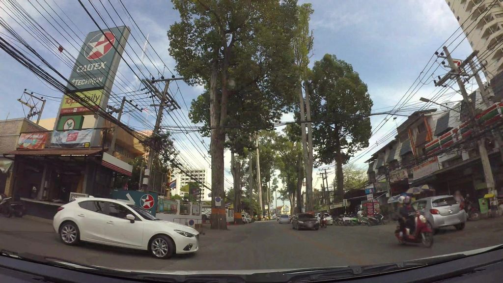 ภาพถนนตรงที่ Tops Thailand - ท็อปส์ ไทยแลนด์ ตั้งอยู่ ถ่ายโดย kaart_3 พ.ศ. 2562 (2019) · A street-level view of where Tops Thailand - ท็อปส์ ไทยแลนด์ stands, by kaart_3 in 2562 (2019)