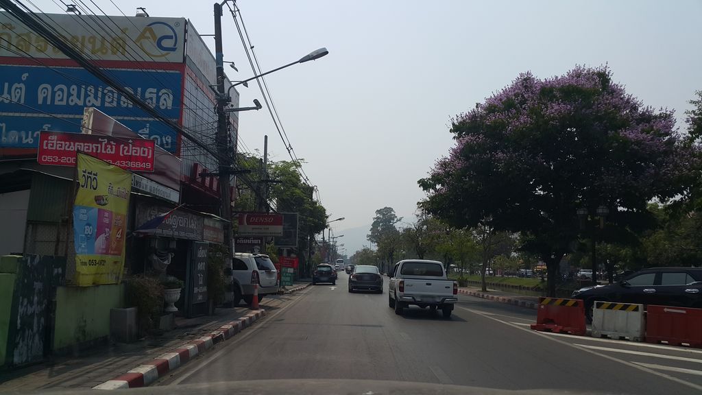 ภาพถนนตรงที่ T-MED ปัญญาไทคลินิกการแพทย์แผนไทย Panyathai Traditional Medicine Clinic ตั้งอยู่ ถ่ายโดย jrcarlsen พ.ศ. 2560 (2017) · A street-level view of where T-MED ปัญญาไทคลินิกการแพทย์แผนไทย Panyathai Traditional Medicine Clinic stands, by jrcarlsen in 2560 (2017)
