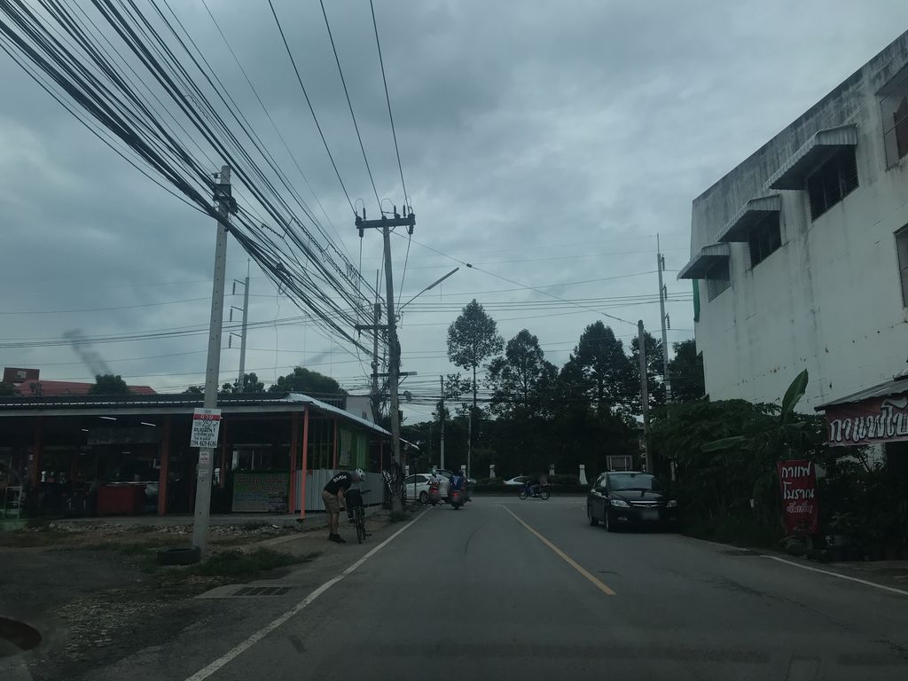 ภาพถนนตรงที่ เตี๋ยวไก่อาเฟย ตั้งอยู่ ถ่ายโดย prasert พ.ศ. 2561 (2018) · A street-level view of where เตี๋ยวไก่อาเฟย · Tiaokai Afoei stands, by prasert in 2561 (2018)
