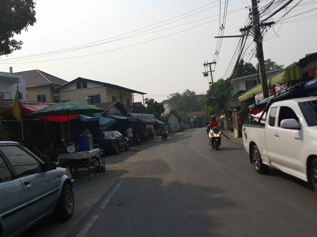 ภาพถนนตรงที่ Lanna Inter Food อาหารแช่แข็งทุกประเภท ตั้งอยู่ ถ่ายโดย jrcarlsen พ.ศ. 2558 (2015) · A street-level view of where Lanna Inter Food อาหารแช่แข็งทุกประเภท stands, by jrcarlsen in 2558 (2015)