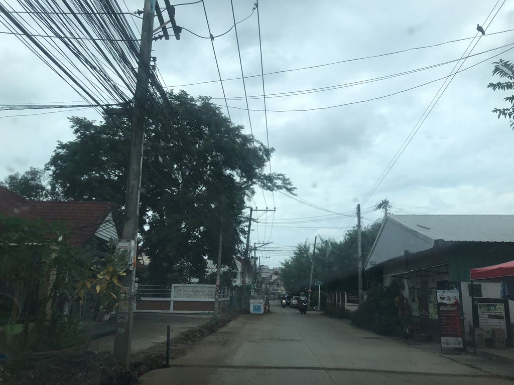 ภาพถนนตรงที่ เฝอ วนิดา ตั้งอยู่ ถ่ายโดย prasert พ.ศ. 2561 (2018) · A street-level view of where เฝอ วนิดา · Foe Wanida stands, by prasert in 2561 (2018)