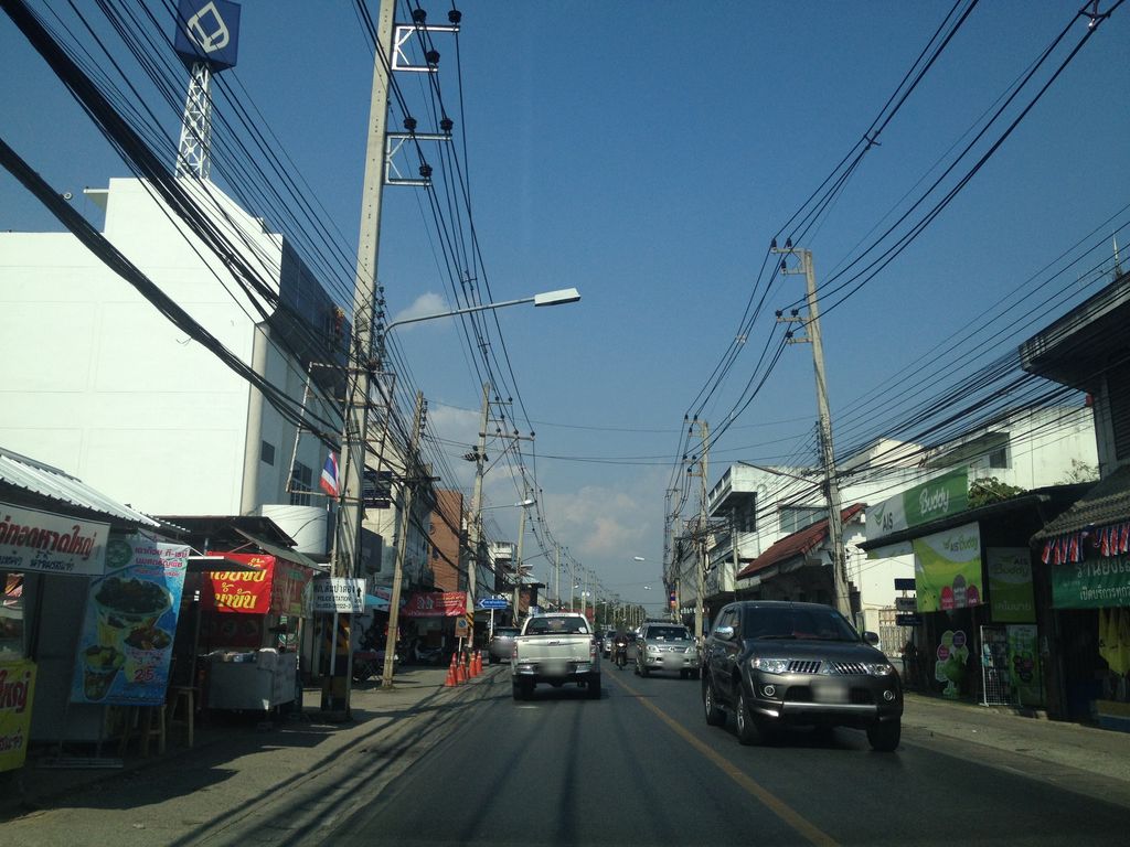 ภาพถนนตรงที่ ลำจึหม่าล่า ตั้งอยู่ ถ่ายโดย jimwatana พ.ศ. 2558 (2015) · A street-level view of where ลำจึหม่าล่า · Lamchuemala stands, by jimwatana in 2558 (2015)