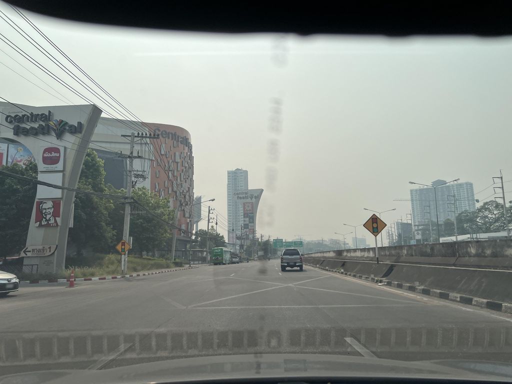ภาพถนนตรงที่ มิวสิค เฮ้าส์ ตั้งอยู่ ถ่ายโดย lin_wang พ.ศ. 2567 (2024) · A street-level view of where มิวสิค เฮ้าส์ · Music House stands, by lin_wang in 2567 (2024)