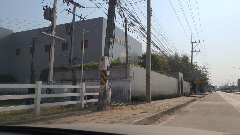 ภาพถนนตรงที่ Lager Cafe ตั้งอยู่ ถ่ายโดย jrcarlsen พ.ศ. 2566 (2023) · A street-level view of where Lager Cafe stands, by jrcarlsen in 2566 (2023)