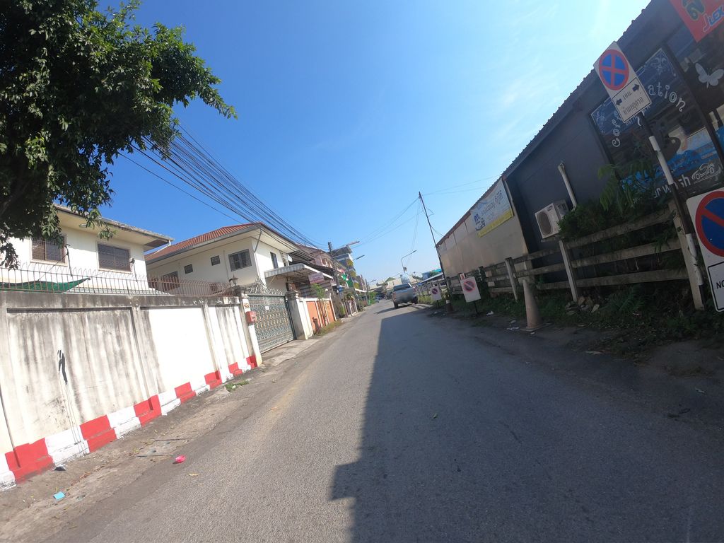 ภาพถนนตรงที่ Coffee station& Car wash by J Lek ตั้งอยู่ ถ่ายโดย chanuwath_grab พ.ศ. 2562 (2019) · A street-level view of where Coffee station& Car wash by J Lek stands, by chanuwath_grab in 2562 (2019)