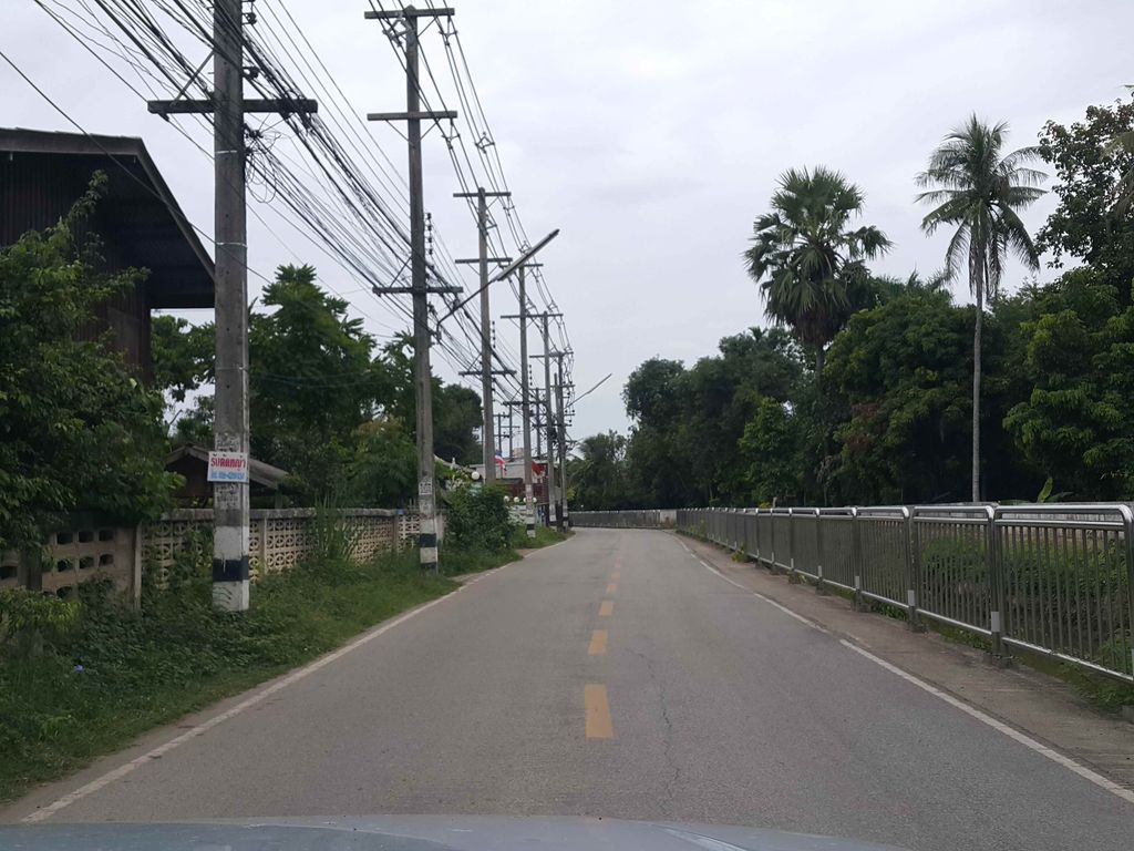 ภาพถนนตรงที่ Beauty betta Chiang mai ตั้งอยู่ ถ่ายโดย jrcarlsen พ.ศ. 2558 (2015) · A street-level view of where Beauty betta Chiang mai stands, by jrcarlsen in 2558 (2015)