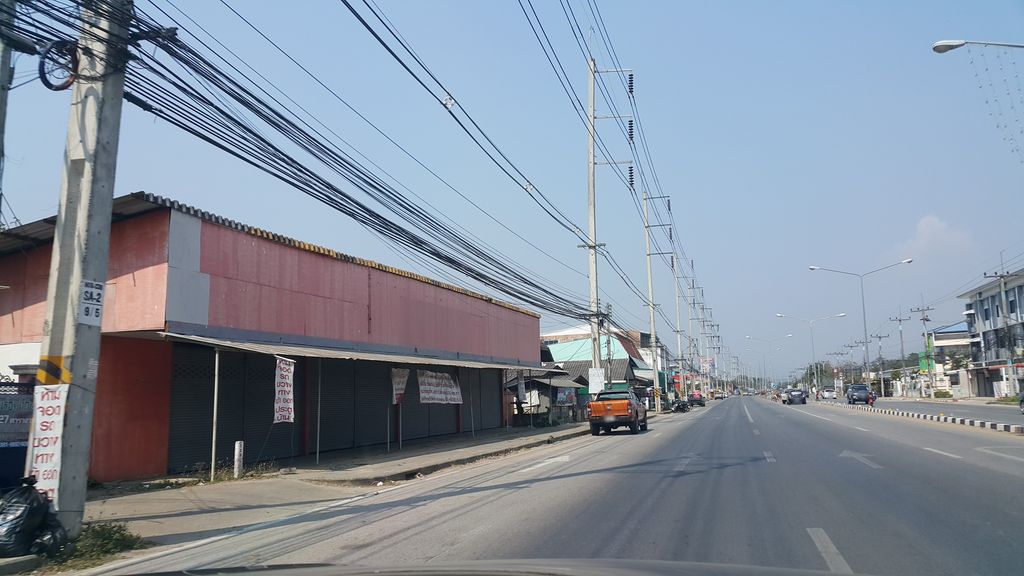 ภาพถนนตรงที่ โรงเรียนบ้านเป้าวิทยาคาร ตั้งอยู่ ถ่ายโดย jrcarlsen พ.ศ. 2560 (2017) · A street-level view of where โรงเรียนบ้านเป้าวิทยาคาร · Ban Pao Witthaya Khan School stands, by jrcarlsen in 2560 (2017)