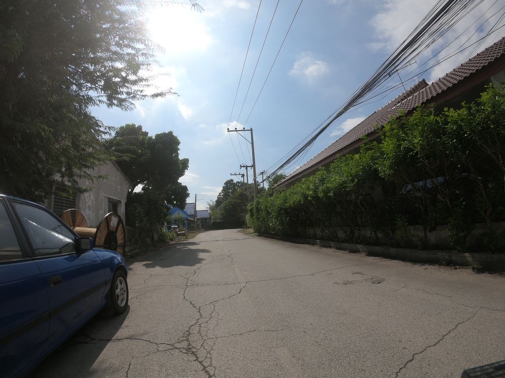 ภาพถนนตรงที่ นิวเยียร์ สินค้าราคาถูก ตั้งอยู่ ถ่ายโดย chanuwath_grab พ.ศ. 2562 (2019) · A street-level view of where นิวเยียร์ สินค้าราคาถูก · Nioyia Sinkha Rakhathuk stands, by chanuwath_grab in 2562 (2019)