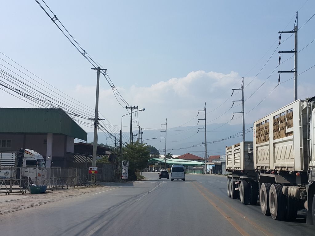 ภาพถนนตรงที่ เปิง Peng Barber ตั้งอยู่ ถ่ายโดย jrcarlsen พ.ศ. 2558 (2015) · A street-level view of where เปิง Peng Barber stands, by jrcarlsen in 2558 (2015)
