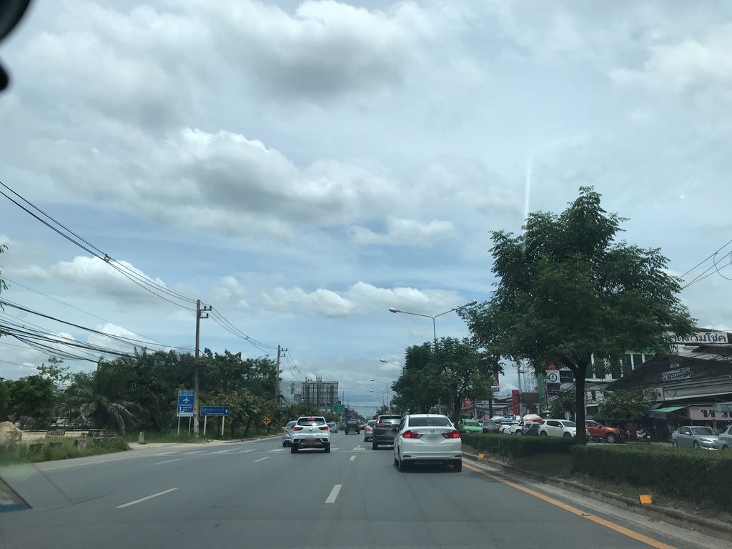 ภาพถนนตรงที่ The Seasons Thailand ตั้งอยู่ ถ่ายโดย prasert พ.ศ. 2561 (2018) · A street-level view of where The Seasons Thailand stands, by prasert in 2561 (2018)