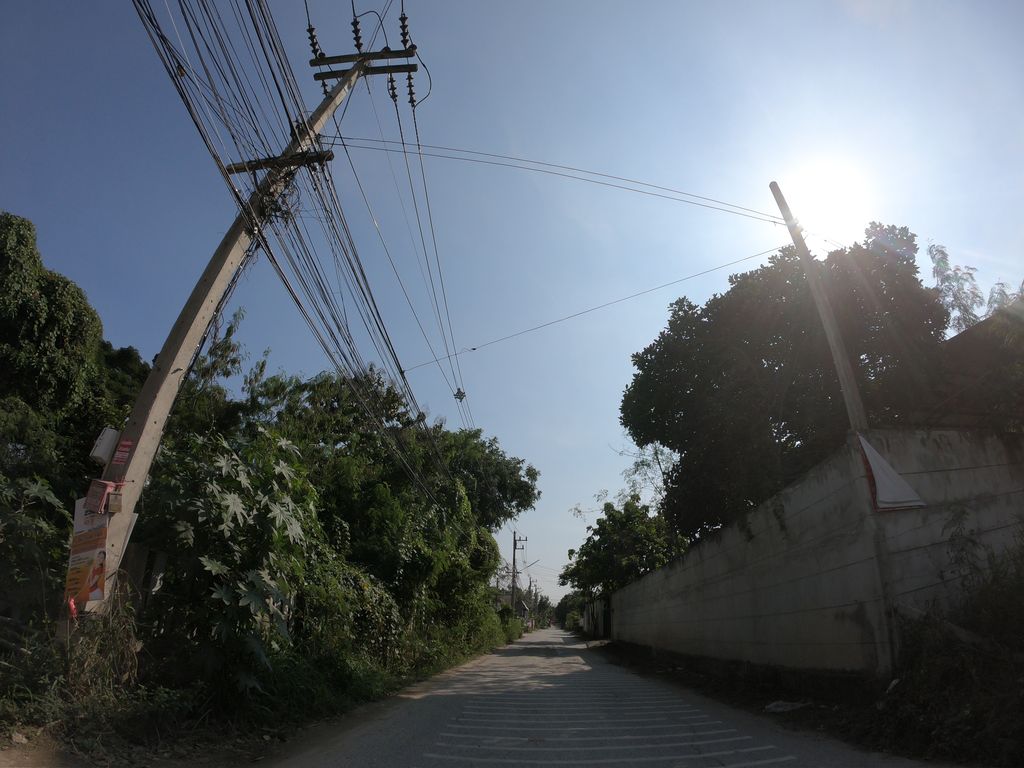 ภาพถนนตรงที่ Citrine Nails & Eyelash ตั้งอยู่ ถ่ายโดย chanuwath_grab พ.ศ. 2562 (2019) · A street-level view of where Citrine Nails & Eyelash stands, by chanuwath_grab in 2562 (2019)