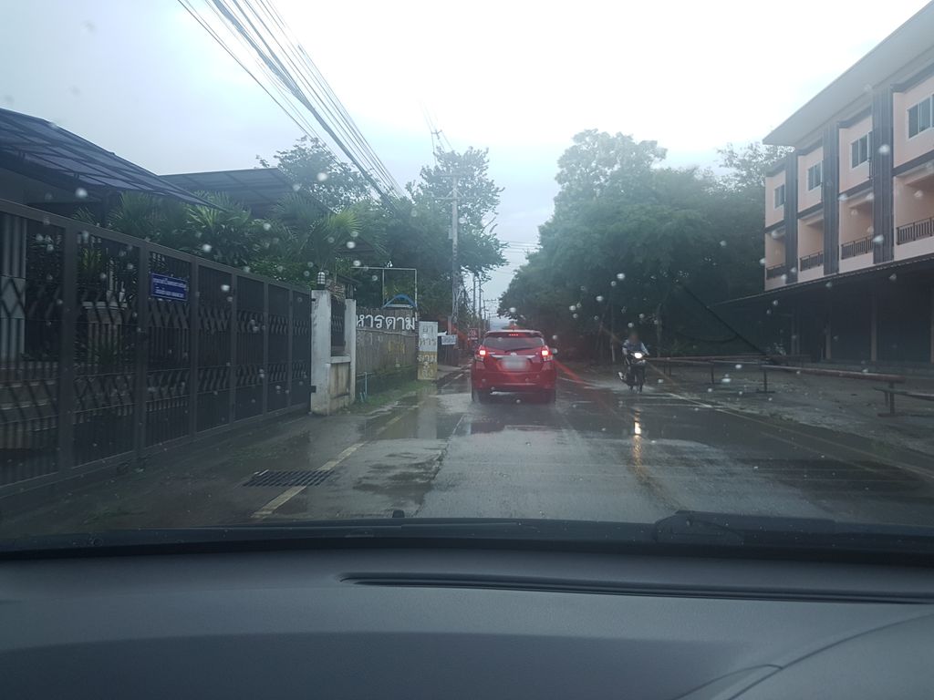 ภาพถนนตรงที่ ร้านมังกี้ ตั้งอยู่ ถ่ายโดย ekkarin พ.ศ. 2561 (2018) · A street-level view of where ร้านมังกี้ · Ran Mangki stands, by ekkarin in 2561 (2018)