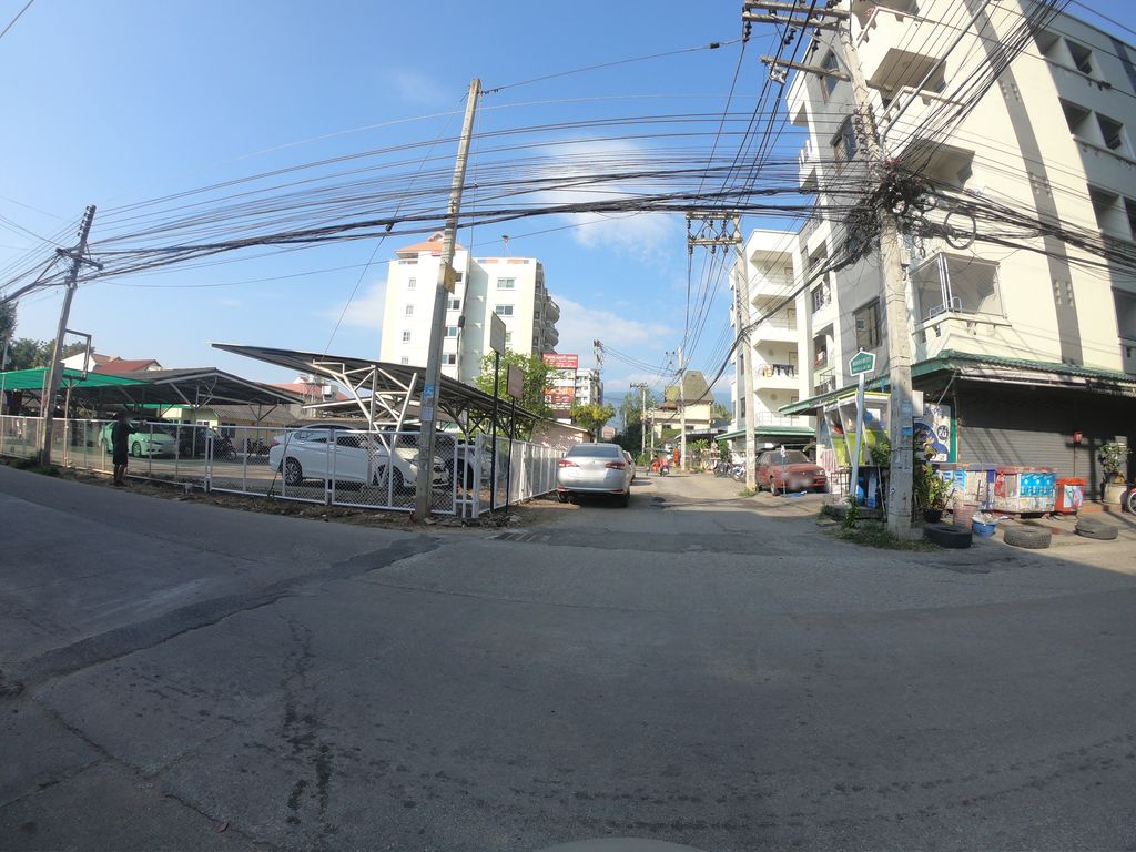 ภาพถนนตรงที่ 89 Hairstation ตั้งอยู่ ถ่ายโดย chanuwath_grab พ.ศ. 2562 (2019) · A street-level view of where 89 Hairstation stands, by chanuwath_grab in 2562 (2019)