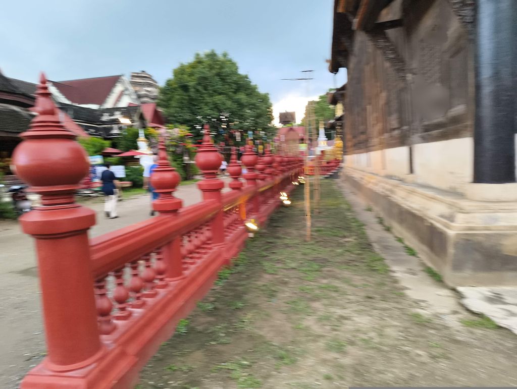 ภาพถนนตรงที่ วัดพันเตา ตั้งอยู่ ถ่ายโดย marcuscalabresus พ.ศ. 2568 (2025) · A street-level view of where วัดพันเตา · Wat Phantao stands, by marcuscalabresus in 2568 (2025)
