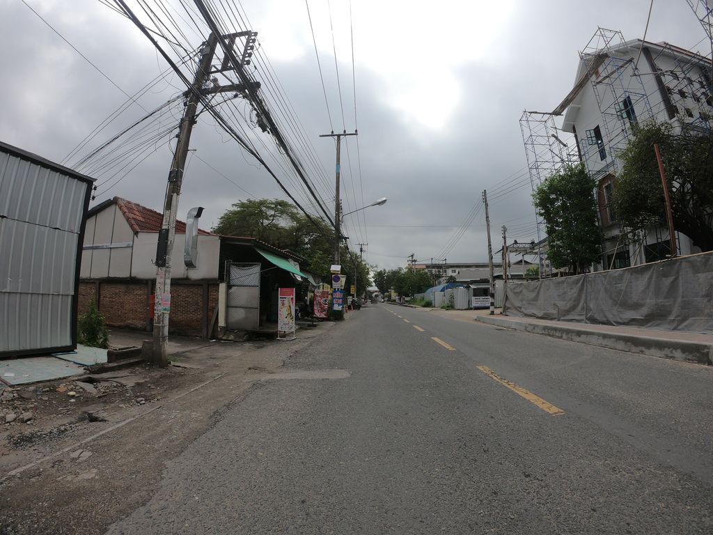 ภาพถนนตรงที่ Tawan Restaurant ตั้งอยู่ ถ่ายโดย chanuwath_grab พ.ศ. 2562 (2019) · A street-level view of where Tawan Restaurant stands, by chanuwath_grab in 2562 (2019)