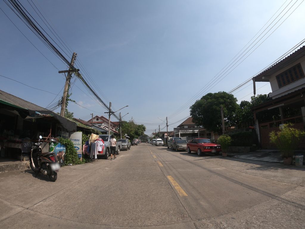 ภาพถนนตรงที่ โชคดีข้าวซอย น้ำเงี้ยว ยูนนาน(เส้นสดทำเอง)มีเส้นบะหมี่ปลีก-ส่ง ราคากันเอง ตั้งอยู่ ถ่ายโดย chanuwath_grab พ.ศ. 2562 (2019) · A street-level view of where โชคดีข้าวซอย น้ำเงี้ยว ยูนนาน(เส้นสดทำเอง)มีเส้นบะหมี่ปลีก-ส่ง ราคากันเอง · Chokdikhaosoi Nam Ngiao Yunnan(sensotthameng)misen Bami Plik-song Rakhakaneng stands, by chanuwath_grab in 2562 (2019)