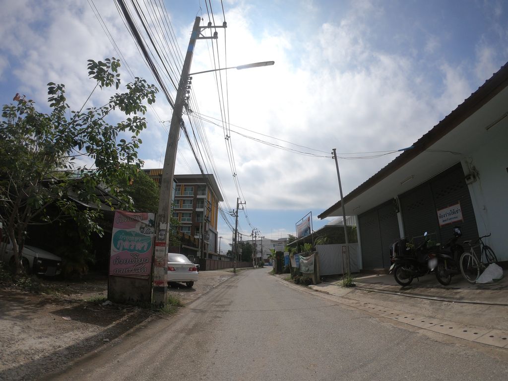 ภาพถนนตรงที่ COZY Cafe Chiang mai - หางดง เชียงใหม่ ตั้งอยู่ ถ่ายโดย chanuwath_grab พ.ศ. 2562 (2019) · A street-level view of where COZY Cafe Chiang mai - หางดง เชียงใหม่ stands, by chanuwath_grab in 2562 (2019)