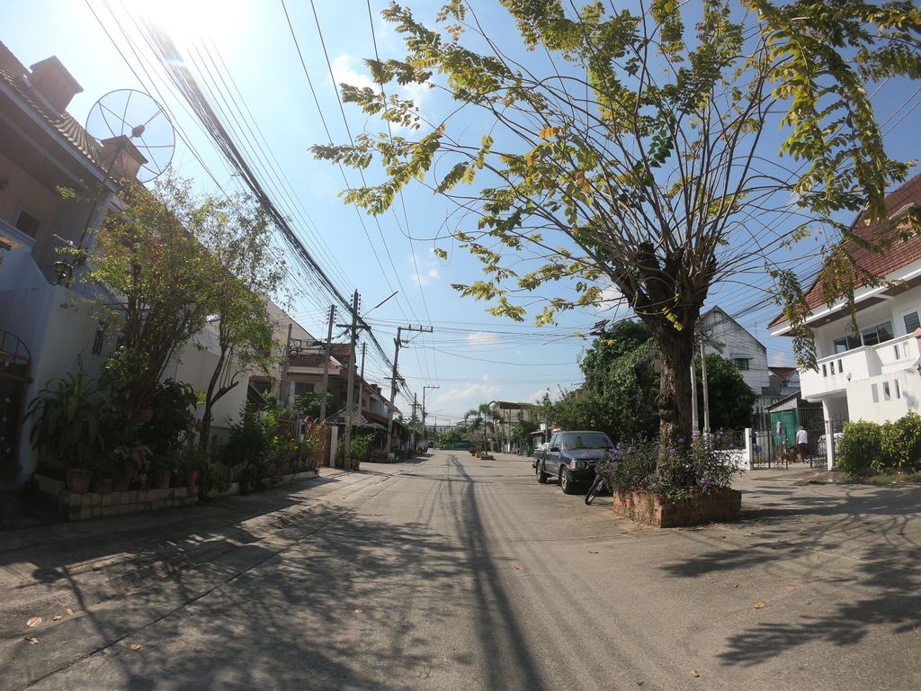 ภาพถนนตรงที่ สำนักงานกฎหมายศรีเมือง ตั้งอยู่ ถ่ายโดย chanuwath_grab พ.ศ. 2562 (2019) · A street-level view of where สำนักงานกฎหมายศรีเมือง · Samnakngan Kotmai Simueang stands, by chanuwath_grab in 2562 (2019)