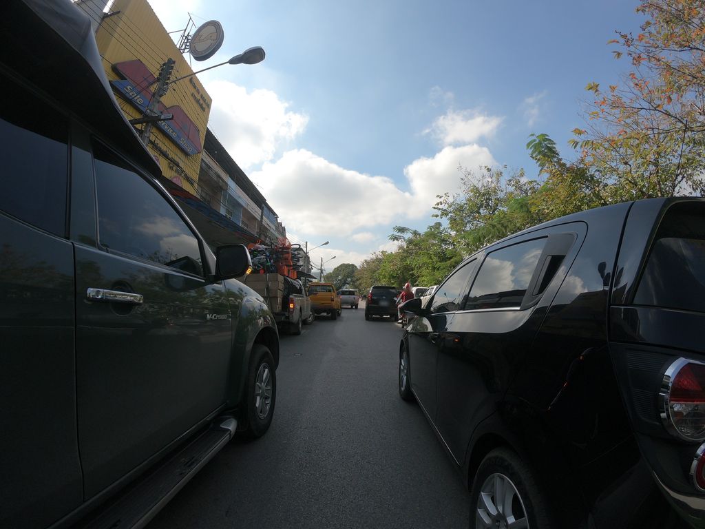ภาพถนนตรงที่ TWO ตั้งอยู่ ถ่ายโดย chanuwath_grab พ.ศ. 2562 (2019) · A street-level view of where TWO stands, by chanuwath_grab in 2562 (2019)