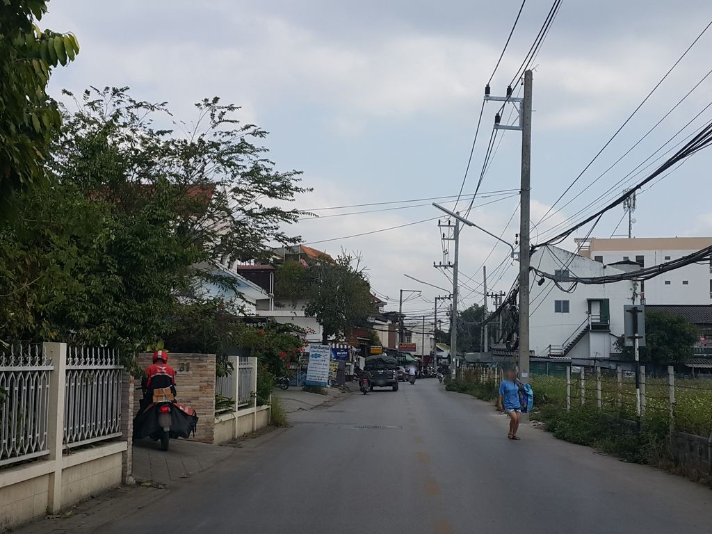 ภาพถนนตรงที่ 5바트 꼬치 최고맛집 ตั้งอยู่ ถ่ายโดย jrcarlsen พ.ศ. 2558 (2015) · A street-level view of where 5바트 꼬치 최고맛집 stands, by jrcarlsen in 2558 (2015)