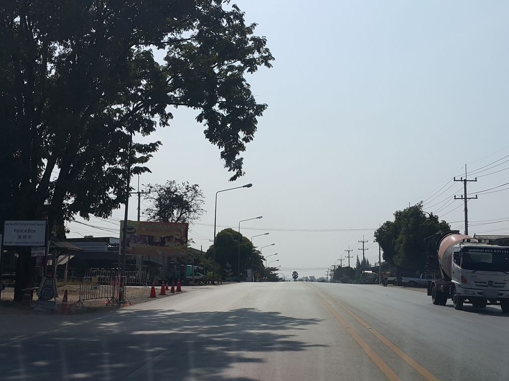ภาพถนนตรงที่ โรงเรียน บ้านท่าข้าม ตั้งอยู่ ถ่ายโดย jrcarlsen พ.ศ. 2558 (2015) · A street-level view of where โรงเรียน บ้านท่าข้าม · Ban Tha Kham School stands, by jrcarlsen in 2558 (2015)