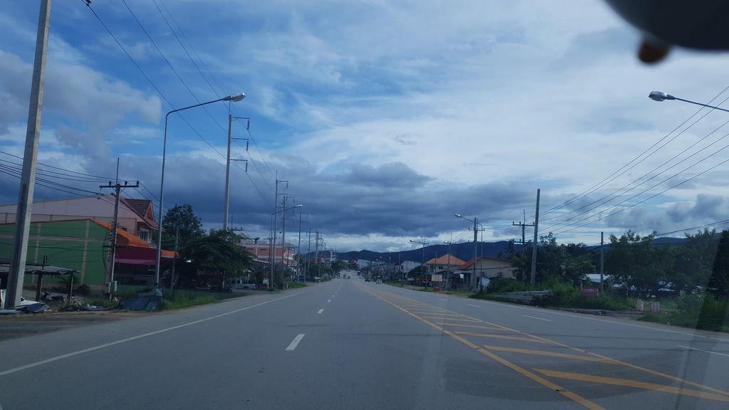 ภาพถนนตรงที่ อู่ตี๋การช่าง ตั้งอยู่ ถ่ายโดย silamanee พ.ศ. 2561 (2018) · A street-level view of where อู่ตี๋การช่าง · Uti Kanchang stands, by silamanee in 2561 (2018)
