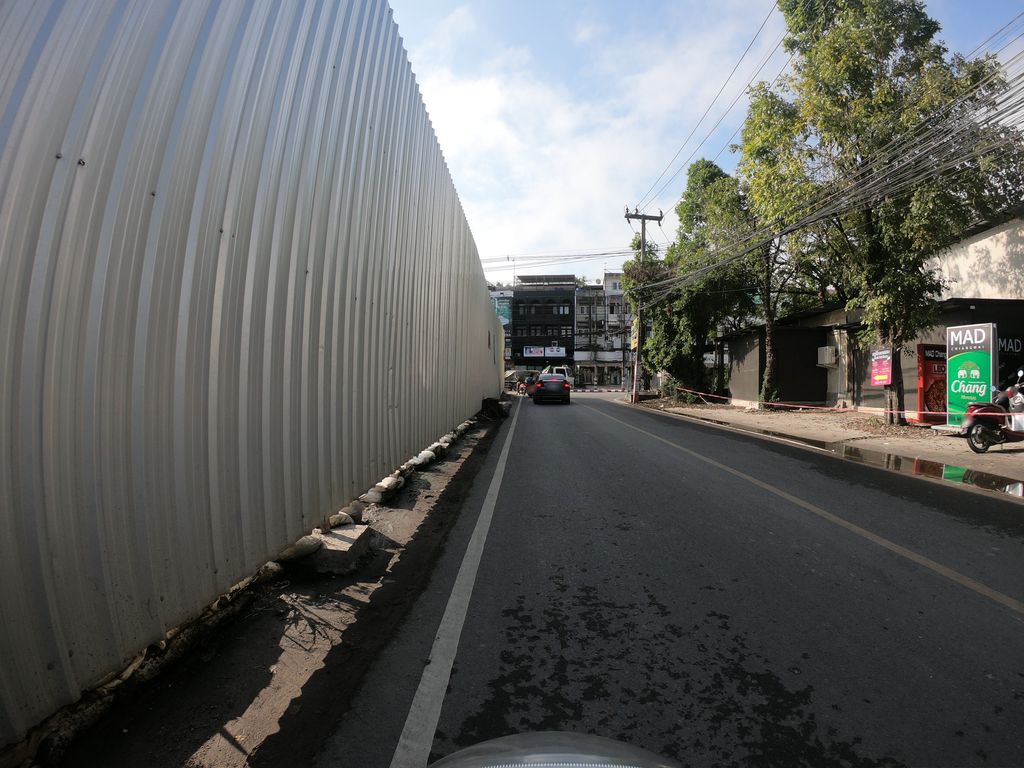 ภาพถนนตรงที่ Sea Zaa ตั้งอยู่ ถ่ายโดย chanuwath_grab พ.ศ. 2562 (2019) · A street-level view of where Sea Zaa stands, by chanuwath_grab in 2562 (2019)