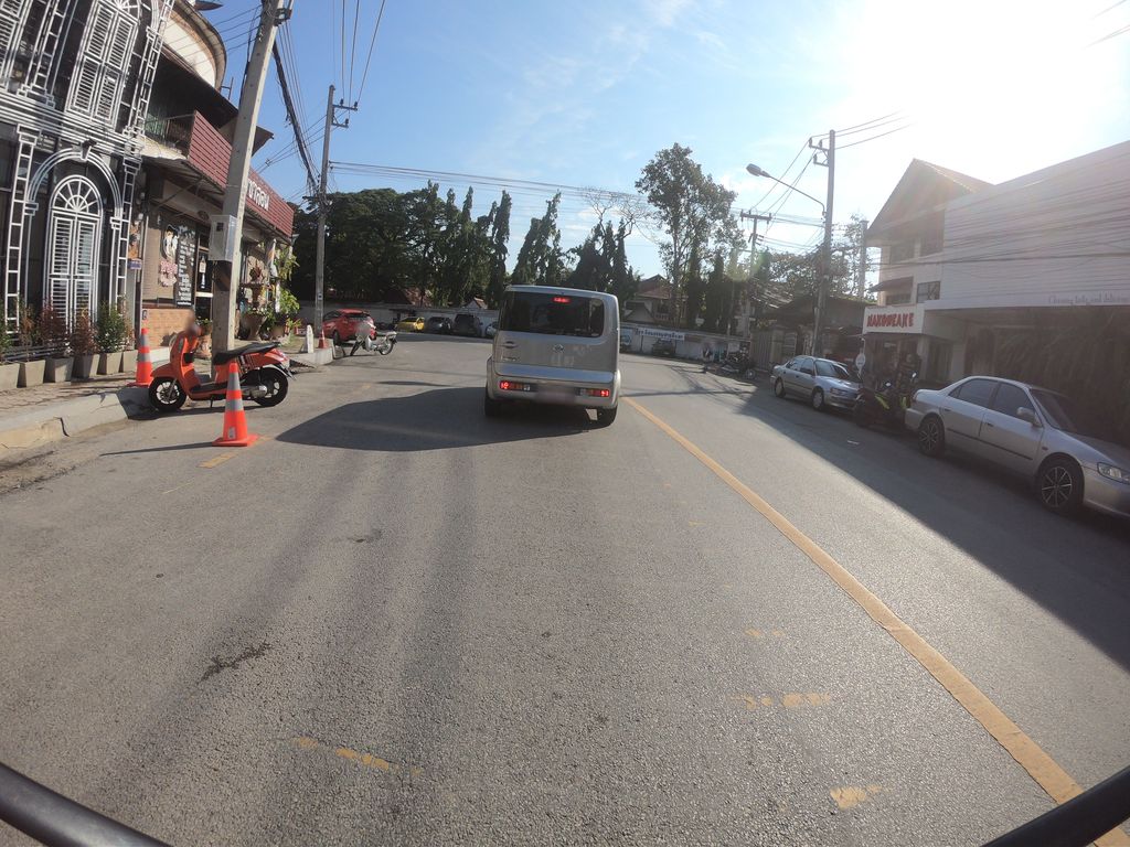 ภาพถนนตรงที่ ภาษาไทยครูอาร์ท ตั้งอยู่ ถ่ายโดย chanuwath_grab พ.ศ. 2562 (2019) · A street-level view of where ภาษาไทยครูอาร์ท · Phasathai Khru Art stands, by chanuwath_grab in 2562 (2019)
