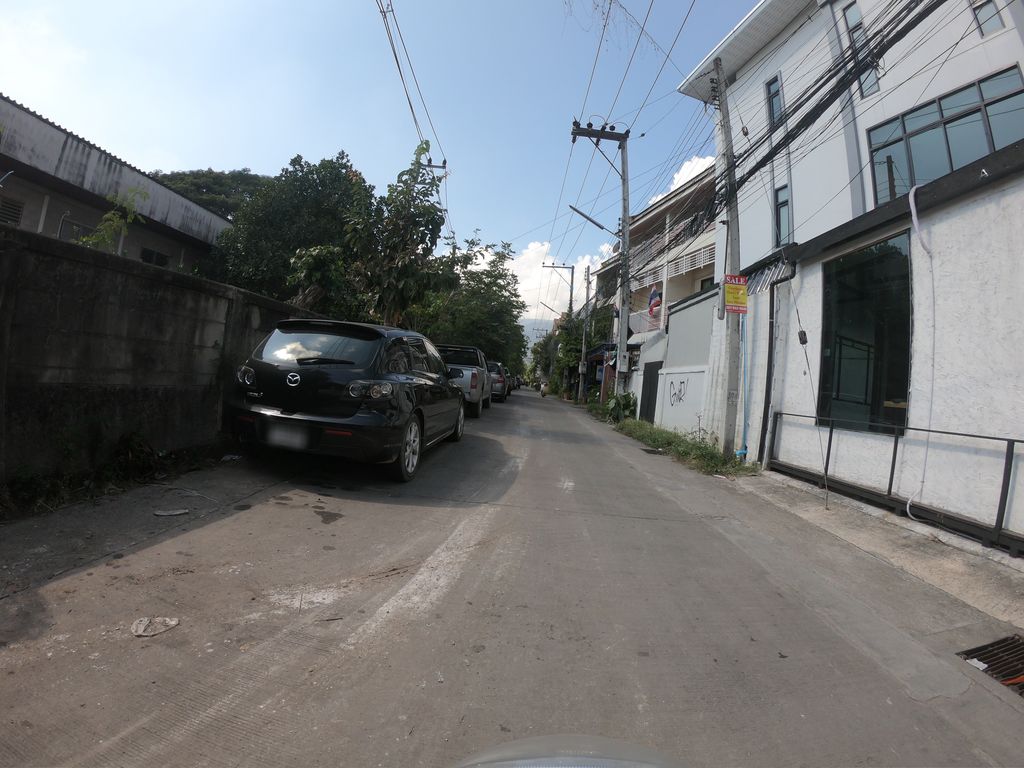 ภาพถนนตรงที่ วิมาน ตั้งอยู่ ถ่ายโดย chanuwath_grab พ.ศ. 2562 (2019) · A street-level view of where วิมาน · Wiman stands, by chanuwath_grab in 2562 (2019)