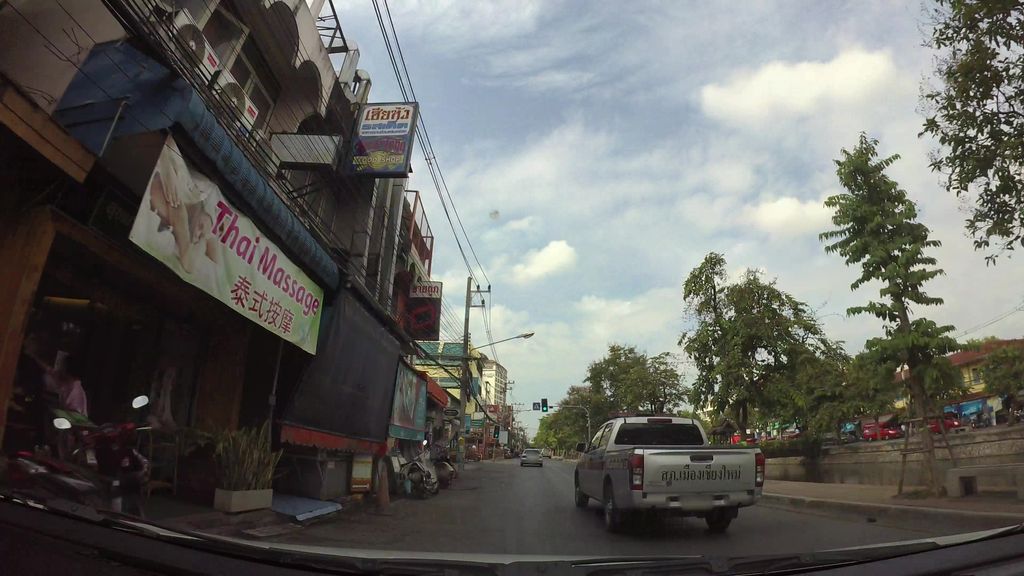 ภาพถนนตรงที่ Sukkaew Thai Massage ตั้งอยู่ ถ่ายโดย kaart_3 พ.ศ. 2562 (2019) · A street-level view of where Sukkaew Thai Massage stands, by kaart_3 in 2562 (2019)