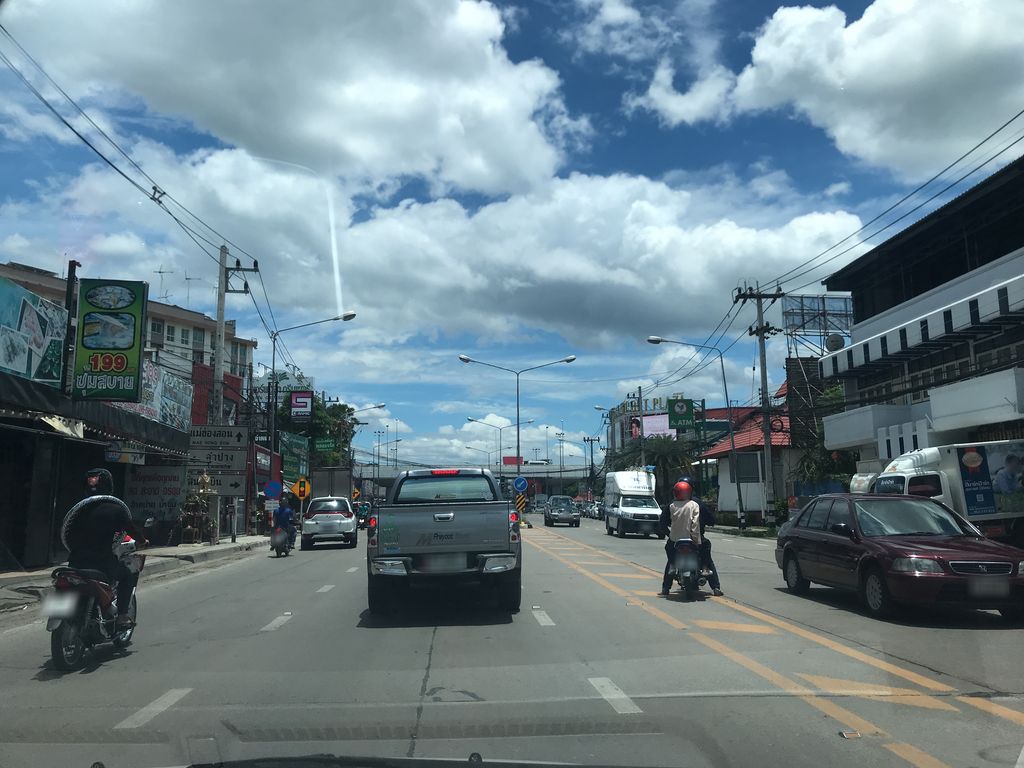 ภาพถนนตรงที่ ทีทีเอ เชียงใหม่ ตั้งอยู่ ถ่ายโดย prasert พ.ศ. 2561 (2018) · A street-level view of where ทีทีเอ เชียงใหม่ · Thithie Chiang Mai stands, by prasert in 2561 (2018)