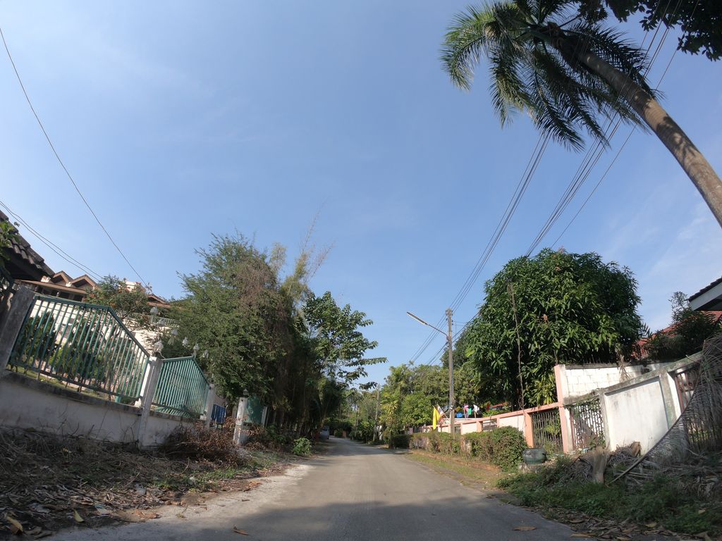 ภาพถนนตรงที่ Tianna Garden Village ตั้งอยู่ ถ่ายโดย chanuwath_grab พ.ศ. 2562 (2019) · A street-level view of where Tianna Garden Village stands, by chanuwath_grab in 2562 (2019)