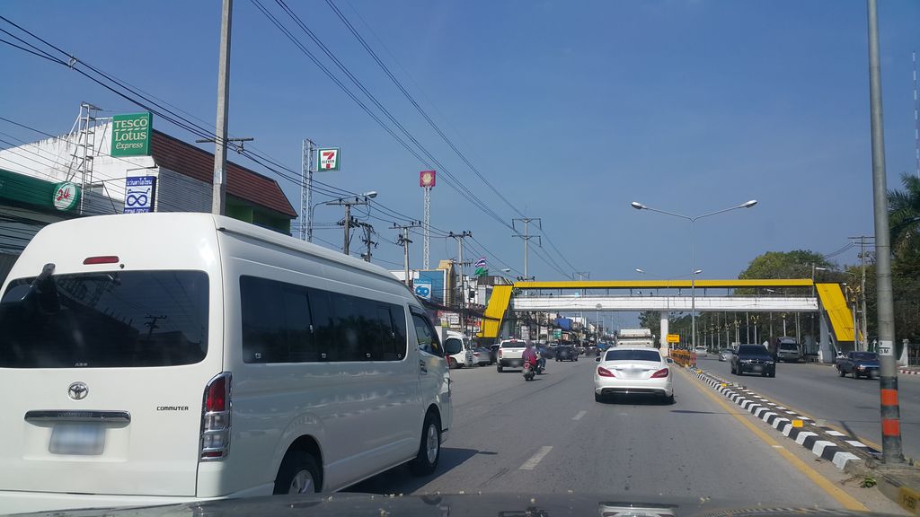 ภาพถนนตรงที่ คลินิกทันตกรรม วี-สไมล์ แม่โจ้ ตั้งอยู่ ถ่ายโดย jrcarlsen พ.ศ. 2562 (2019) · A street-level view of where คลินิกทันตกรรม วี-สไมล์ แม่โจ้ · Thantakrarom Wi-Smile Mae Jo Clinic stands, by jrcarlsen in 2562 (2019)