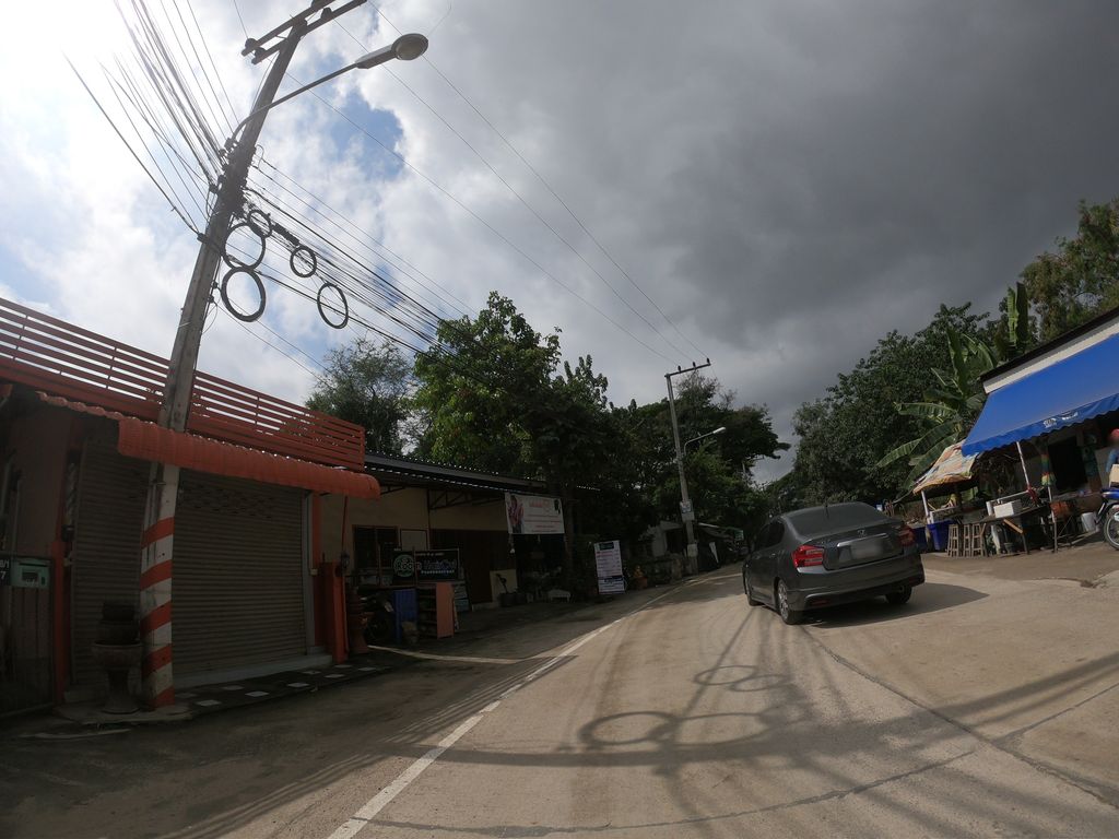 ภาพถนนตรงที่ ป้านงค์ค้าข้าว Byน้องแยม ตั้งอยู่ ถ่ายโดย chanuwath_grab พ.ศ. 2562 (2019) · A street-level view of where ป้านงค์ค้าข้าว Byน้องแยม · Pa Nong Khakhao Bynongyaem stands, by chanuwath_grab in 2562 (2019)