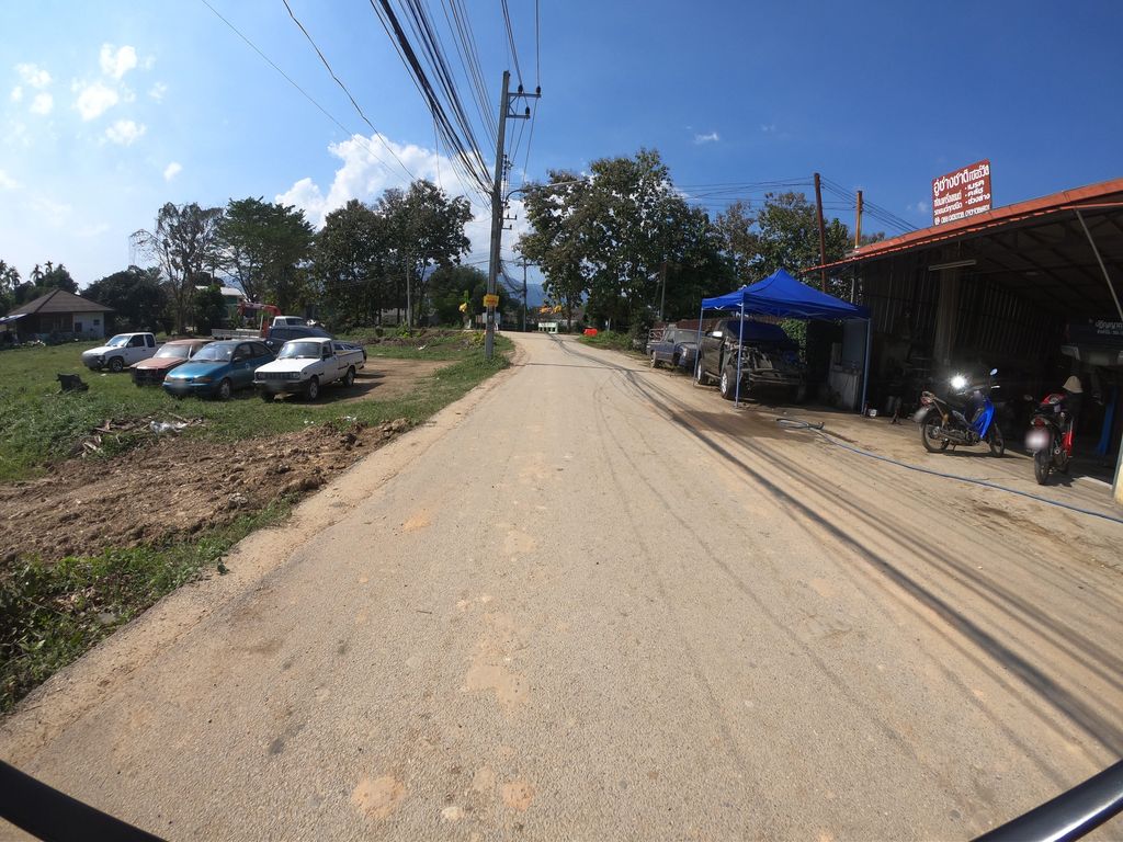 ภาพถนนตรงที่ อู่ช่างชาติ เซอร์วิส ป่าข่อยเหนือ ตั้งอยู่ ถ่ายโดย chanuwath_grab พ.ศ. 2562 (2019) · A street-level view of where อู่ช่างชาติ เซอร์วิส ป่าข่อยเหนือ · Uchangchati Service Pa Khoi Nuea stands, by chanuwath_grab in 2562 (2019)
