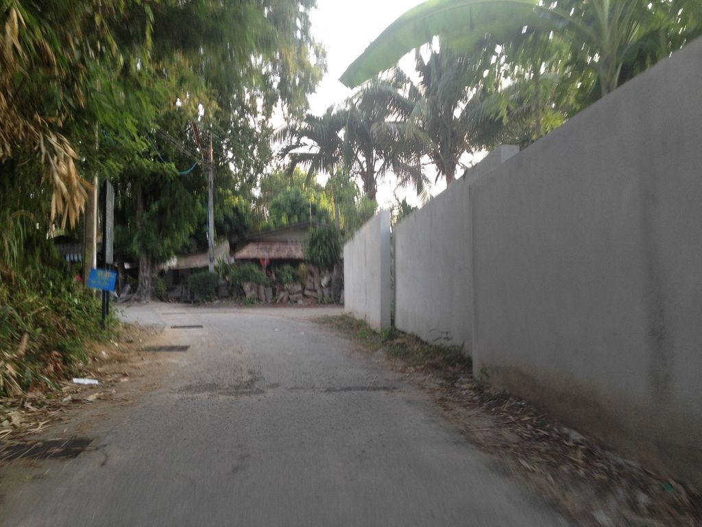 ภาพถนนตรงที่ หมู่บ้านห้วยทราย ม.4 ต.สุเทพ ตั้งอยู่ ถ่ายโดย jimwatana พ.ศ. 2558 (2015) · A street-level view of where หมู่บ้านห้วยทราย ม.4 ต.สุเทพ · Huai Sai M.4 Ta.Suthep Village stands, by jimwatana in 2558 (2015)