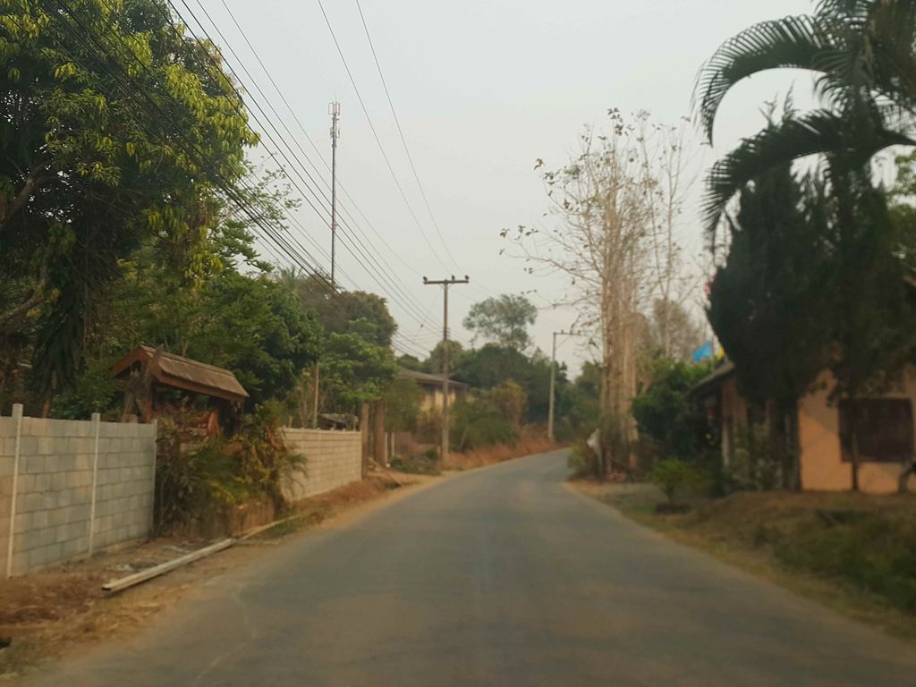 ภาพถนนตรงที่ สวนอบต. พอเพียง ตั้งอยู่ ถ่ายโดย jrcarlsen พ.ศ. 2558 (2015) · A street-level view of where สวนอบต. พอเพียง · Abot. Phophiang Garden stands, by jrcarlsen in 2558 (2015)