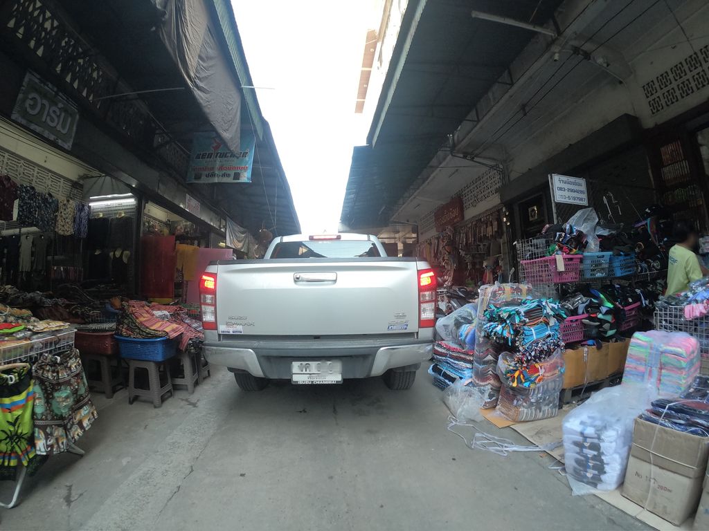 ภาพถนนตรงที่ ร้านสิทธิโชคพาณิชย์ ตั้งอยู่ ถ่ายโดย chanuwath_grab พ.ศ. 2562 (2019) · A street-level view of where ร้านสิทธิโชคพาณิชย์ · Ran Sitthichok Phanit stands, by chanuwath_grab in 2562 (2019)