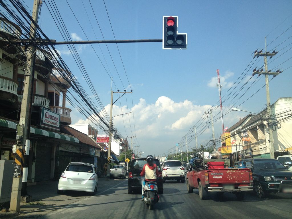 ภาพถนนตรงที่ ร้านทอง ประสพชัย ตั้งอยู่ ถ่ายโดย jimwatana พ.ศ. 2558 (2015) · A street-level view of where ร้านทอง ประสพชัย · Ran Thong Prasopchai stands, by jimwatana in 2558 (2015)