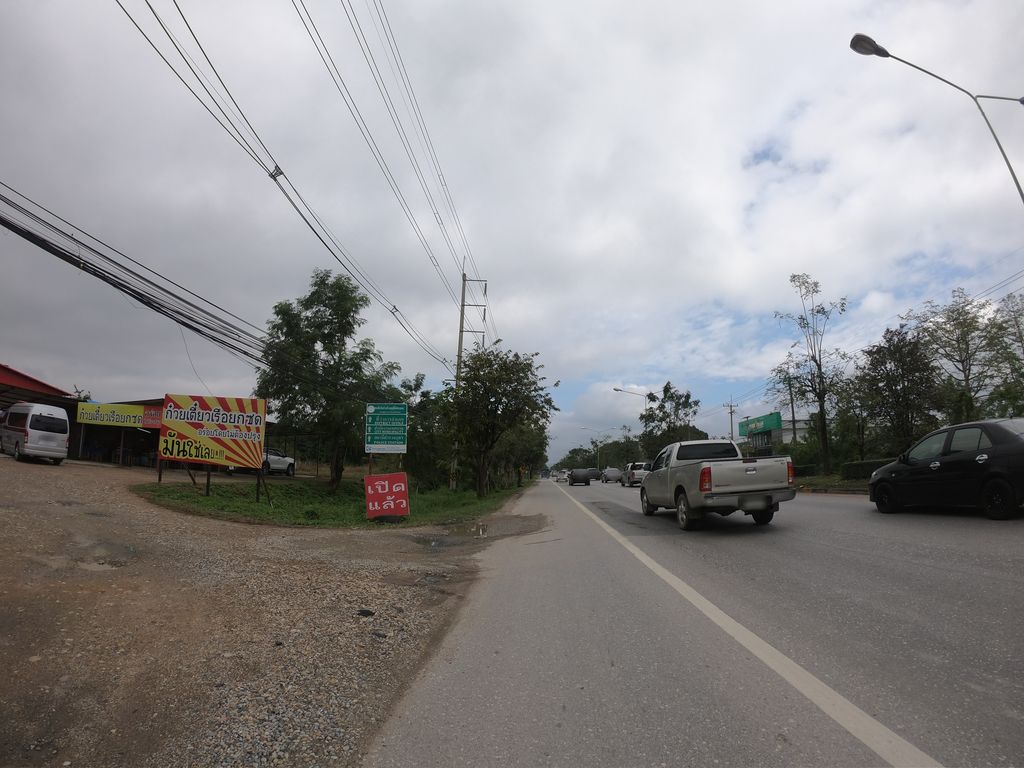 ภาพถนนตรงที่ Hop chafe' สาขา แยกลิขิตชีวัน ตั้งอยู่ ถ่ายโดย chanuwath_grab พ.ศ. 2562 (2019) · A street-level view of where Hop chafe' สาขา แยกลิขิตชีวัน stands, by chanuwath_grab in 2562 (2019)