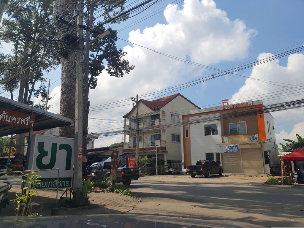 ภาพถนนตรงที่ SPX Express - Paypost ร้านกล่อง เอ็นทีทีพี สารภี (จุดรับพัสดุ ให้บริการส่งของ) ตั้งอยู่ ถ่ายโดย jrcarlsen พ.ศ. 2566 (2023) · A street-level view of where SPX Express - Paypost ร้านกล่อง เอ็นทีทีพี สารภี (จุดรับพัสดุ ให้บริการส่งของ) stands, by jrcarlsen in 2566 (2023)
