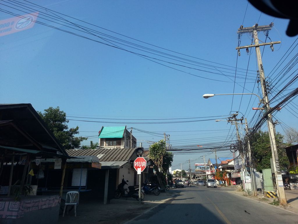ภาพถนนตรงที่ ร้านวันวาน ตั้งอยู่ ถ่ายโดย mishari พ.ศ. 2558 (2015) · A street-level view of where ร้านวันวาน · Ran Wanwan stands, by mishari in 2558 (2015)