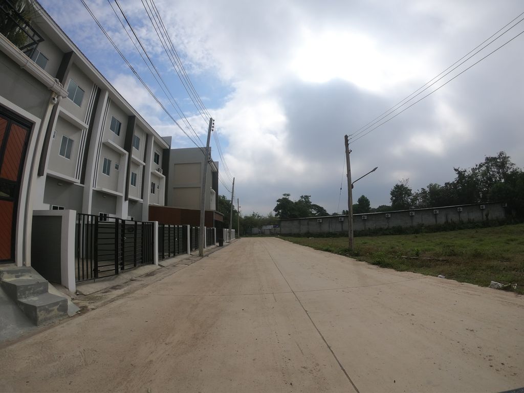 ภาพถนนตรงที่ Idext MICE ตั้งอยู่ ถ่ายโดย chanuwath_grab พ.ศ. 2562 (2019) · A street-level view of where Idext MICE stands, by chanuwath_grab in 2562 (2019)
