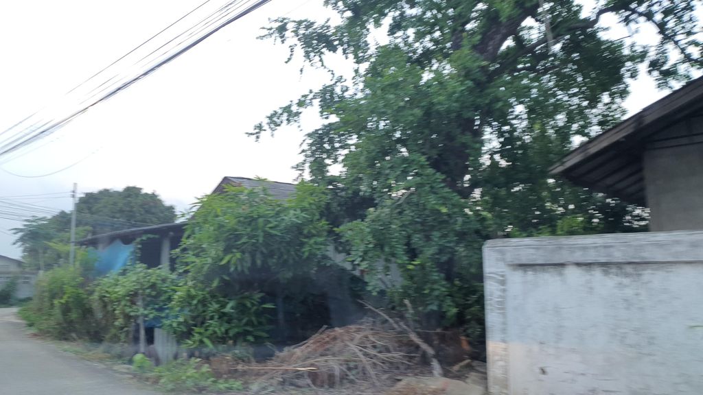 ภาพถนนตรงที่ วัดมงคลเกษม ตั้งอยู่ ถ่ายโดย jrcarlsen พ.ศ. 2565 (2022) · A street-level view of where วัดมงคลเกษม · Wat Mongkhon Kasem stands, by jrcarlsen in 2565 (2022)