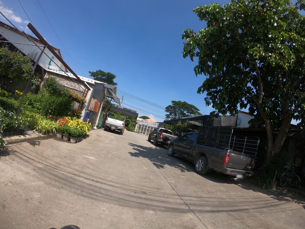 ภาพถนนตรงที่ Pallada Garden ตั้งอยู่ ถ่ายโดย chanuwath_grab พ.ศ. 2562 (2019) · A street-level view of where Pallada Garden stands, by chanuwath_grab in 2562 (2019)