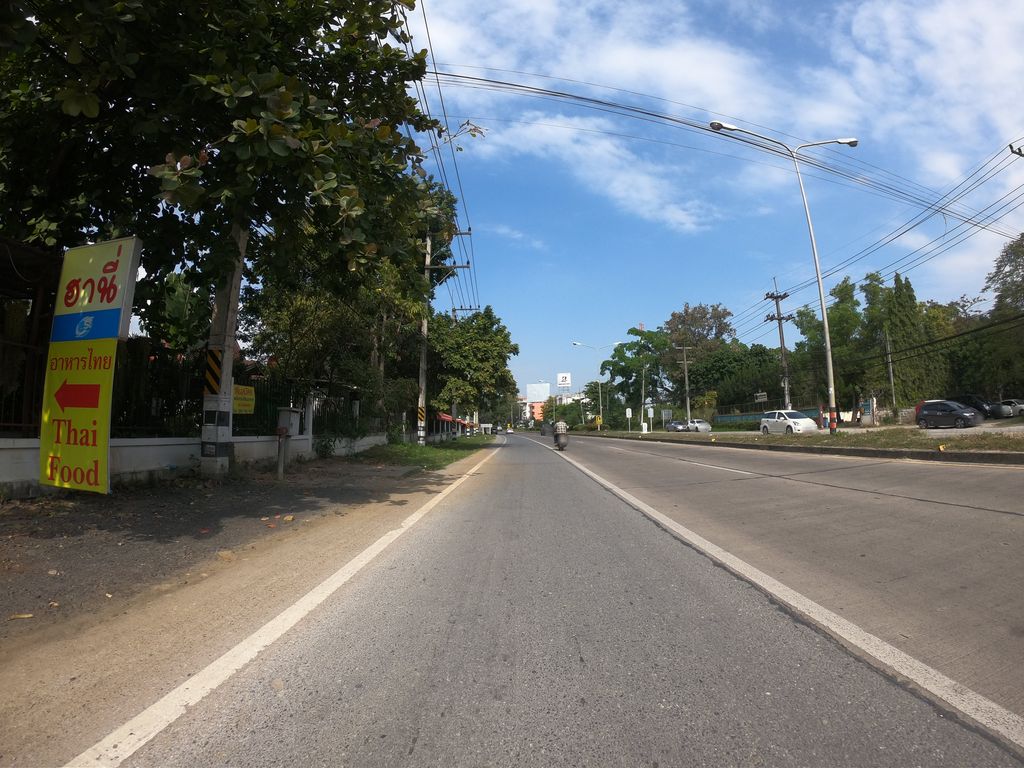 ภาพถนนตรงที่ ร้านฮานี่ Food & Drink ตั้งอยู่ ถ่ายโดย chanuwath_grab พ.ศ. 2562 (2019) · A street-level view of where ร้านฮานี่ Food & Drink stands, by chanuwath_grab in 2562 (2019)