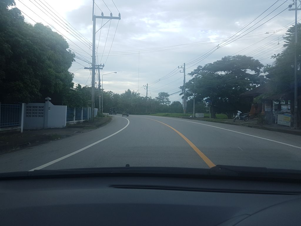 ภาพถนนตรงที่ Chill Bar (ป่าเหมือด สันทราย) ตั้งอยู่ ถ่ายโดย ekkarin พ.ศ. 2561 (2018) · A street-level view of where Chill Bar (ป่าเหมือด สันทราย) stands, by ekkarin in 2561 (2018)