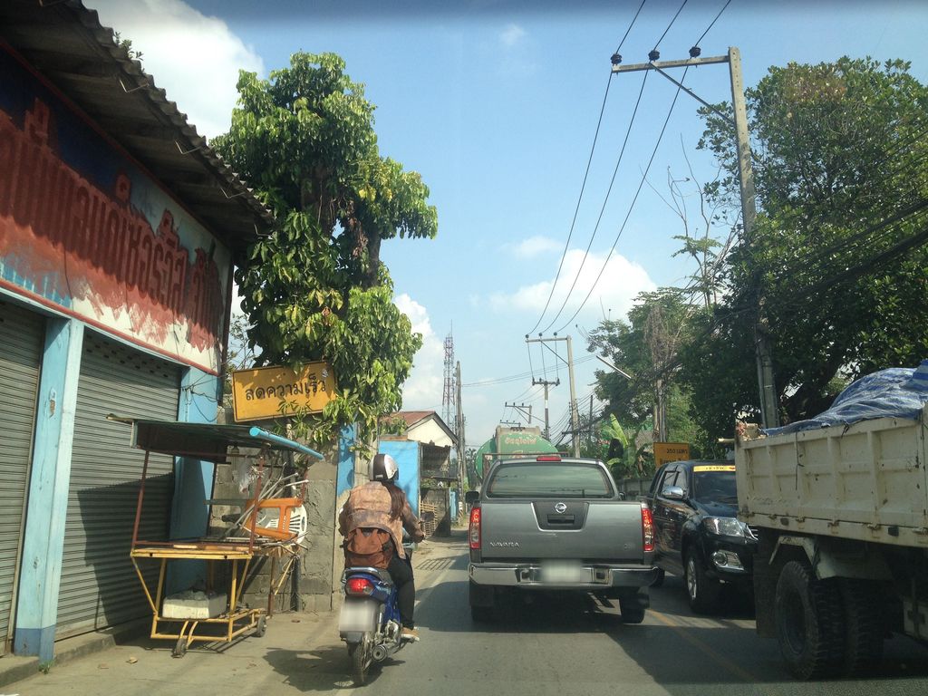 ภาพถนนตรงที่ กาแฟ บ้านอาม่า ตั้งอยู่ ถ่ายโดย jimwatana พ.ศ. 2558 (2015) · A street-level view of where กาแฟ บ้านอาม่า · Kafae Ban Ama stands, by jimwatana in 2558 (2015)